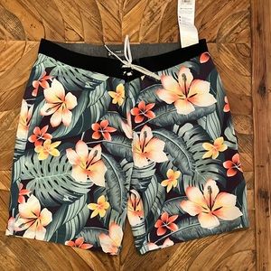 Men’s size 34 unlined Hurley Phantom Board Shorts. 20” length